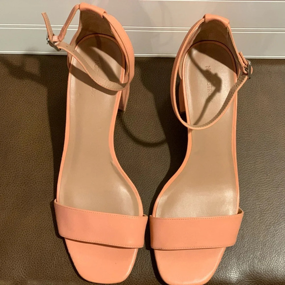 Women’s size 11 peach chunky heeled sandal by Nordstrom.‎ - Picture 3 of 7